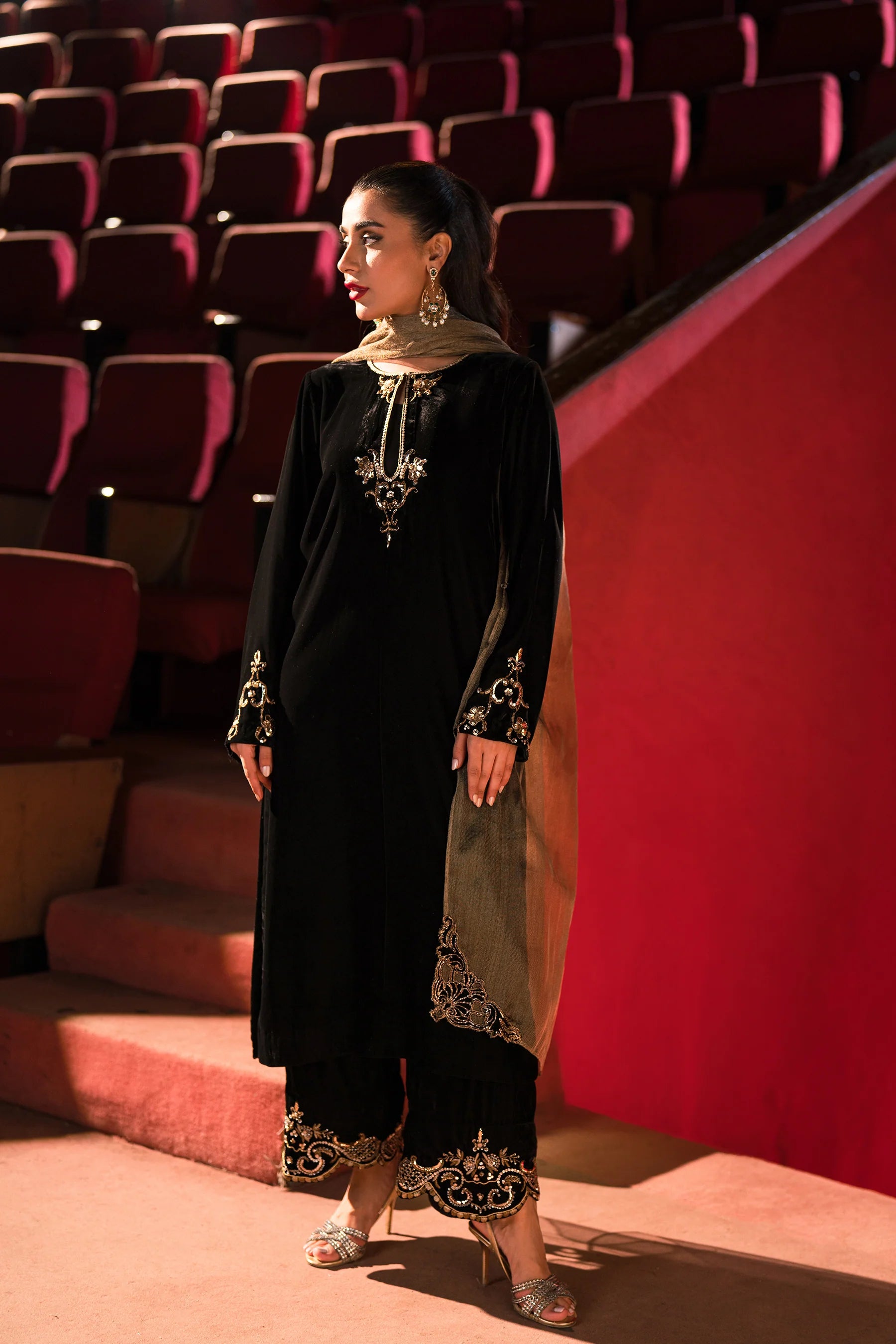 Statement Noir Velvet Set