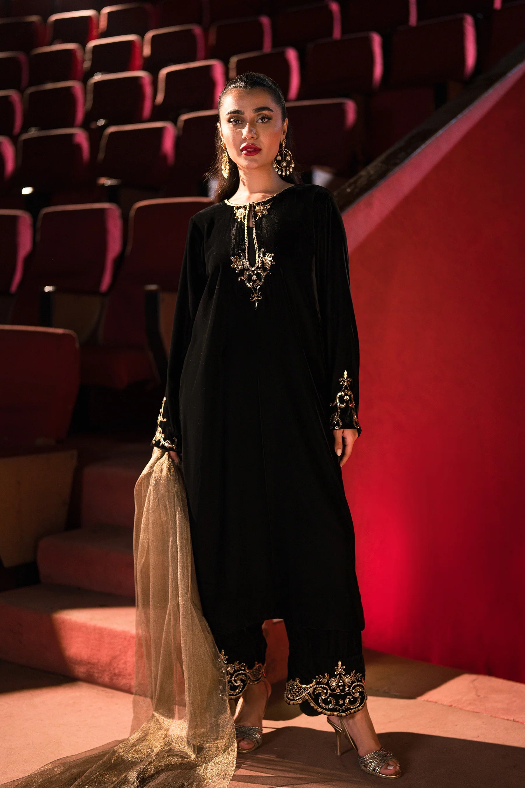 Statement Noir Velvet Set