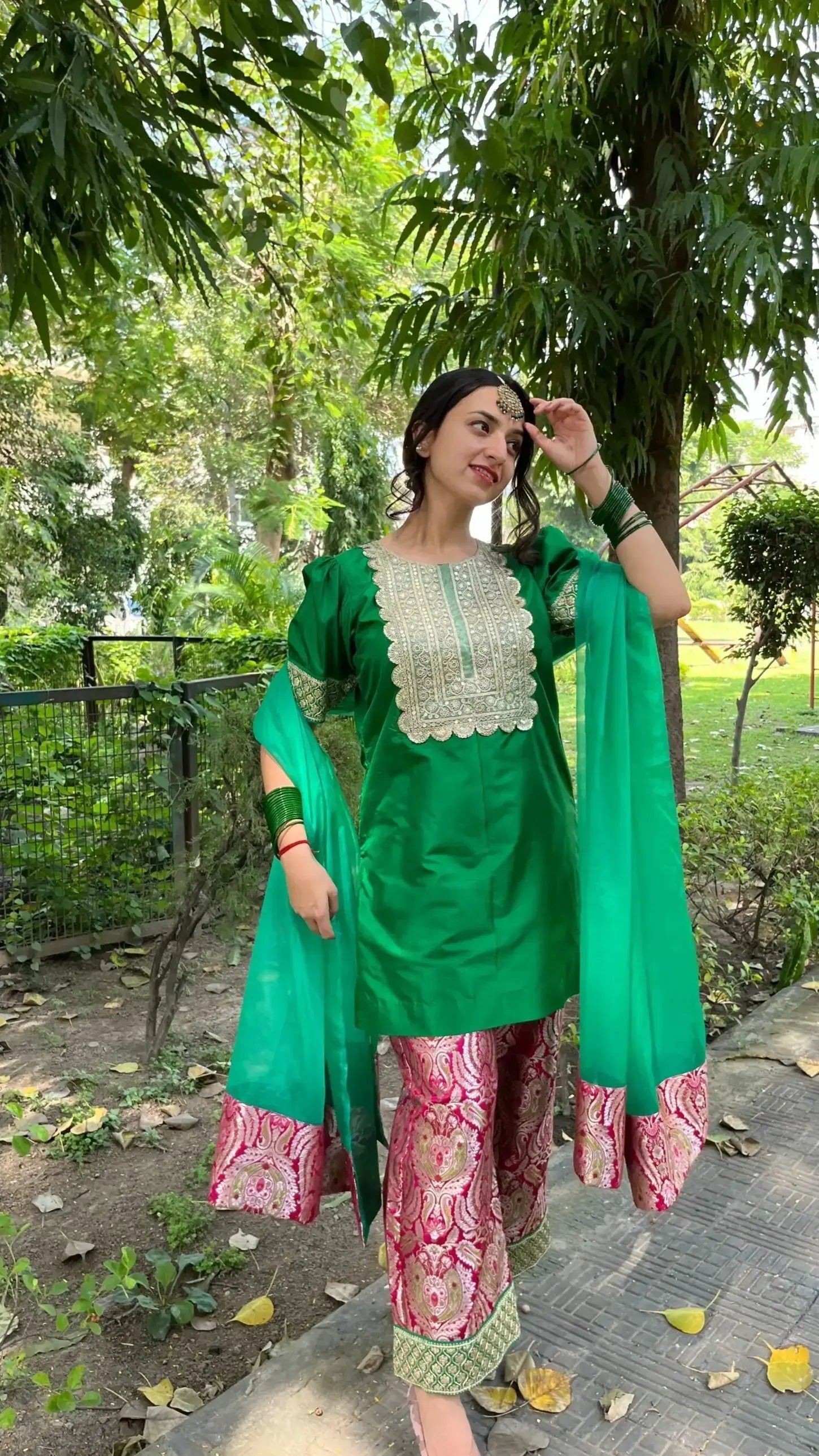 'GULDASTA' Silk Brocade Set with Dupatta